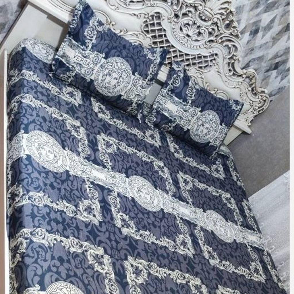 فروش اینترنتی روتختی دونفره ورساچه سفید کرم طوسی روکش تشک ورساچ طوسی سفید کرم