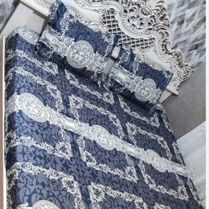 فروش اینترنتی روتختی دونفره ورساچه سفید کرم طوسی روکش تشک ورساچ طوسی سفید کرم