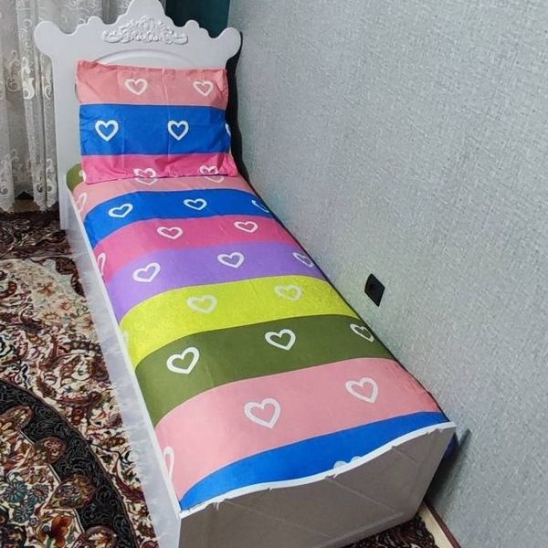 روکش تشک تخت یکنفره همراه یک عدد روبالش  وتختی مداد رنگی روکش تشک صورتی سبز سوسنی ابی گلبهی زرد
