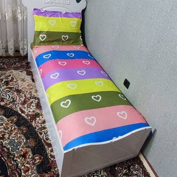 روکش تشک تخت یکنفره همراه یک عدد روبالش  وتختی مداد رنگی روکش تشک صورتی سبز سوسنی ابی گلبهی زرد