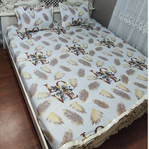 خرید انلاین روتختی دور کش دونفره نفره کرم سفید روتختی دونفره نسکافه ای برگ