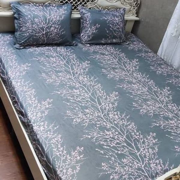 ملحفه  کشدار دونفره طرح زمینه طوسی برگ گلبهی گل بهی رنگ ثابت ضمانتی