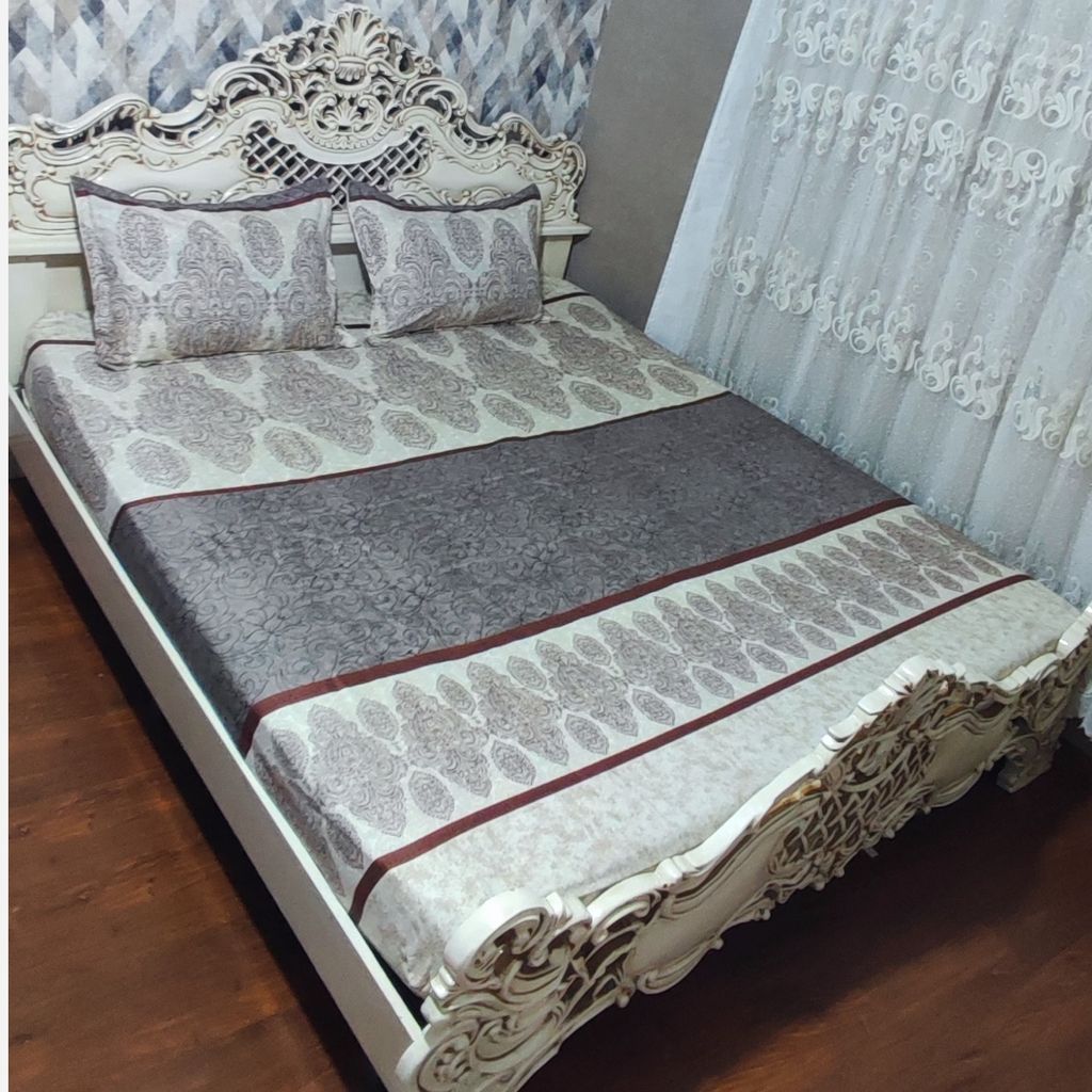 خرید انلاین ملحفه دورکشدار تخت دونفره زمینه کرم گل قهوه ای