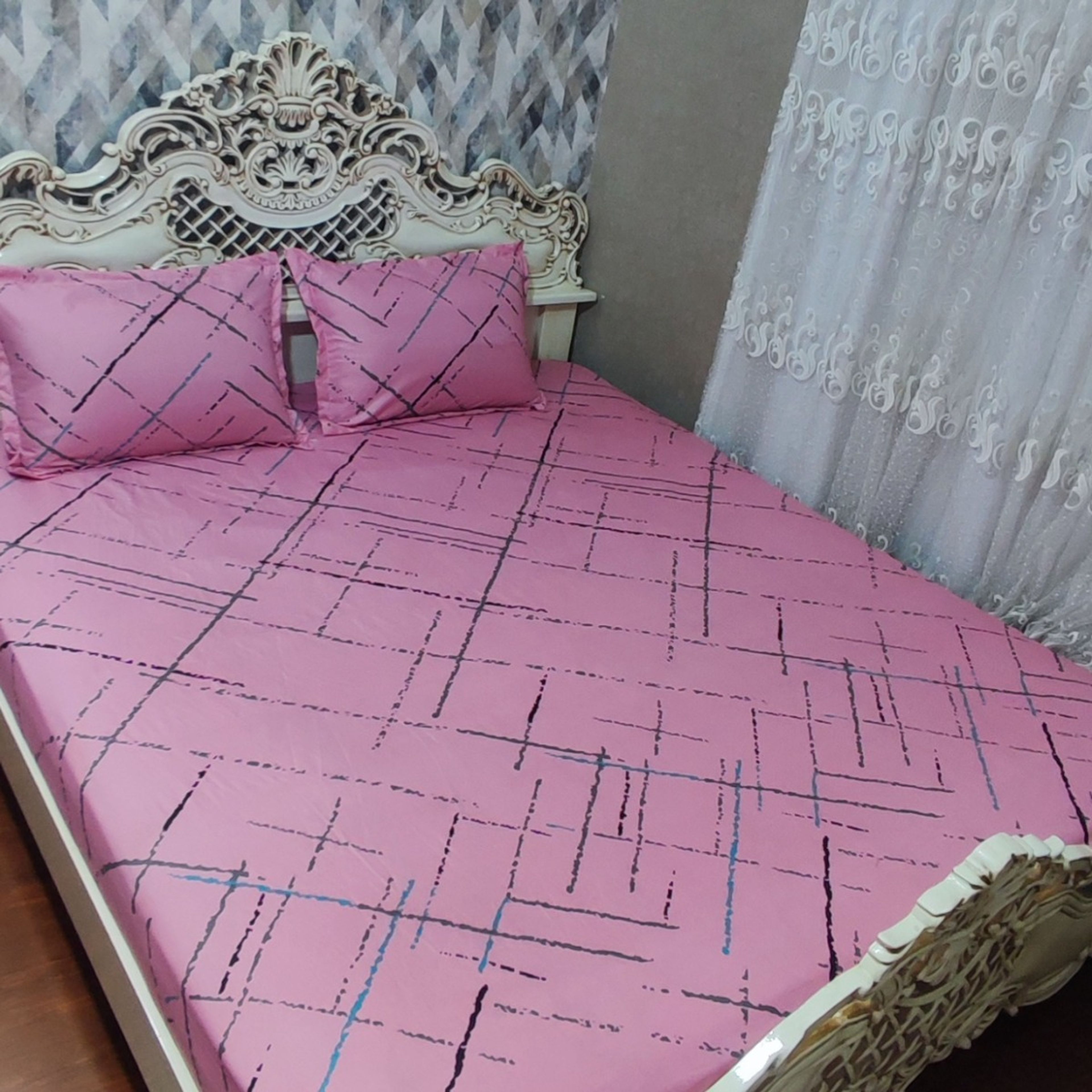 خرید آنلاین ملحفه نیم ست روتختی تخت دونفره خط دار زمینه صورتی