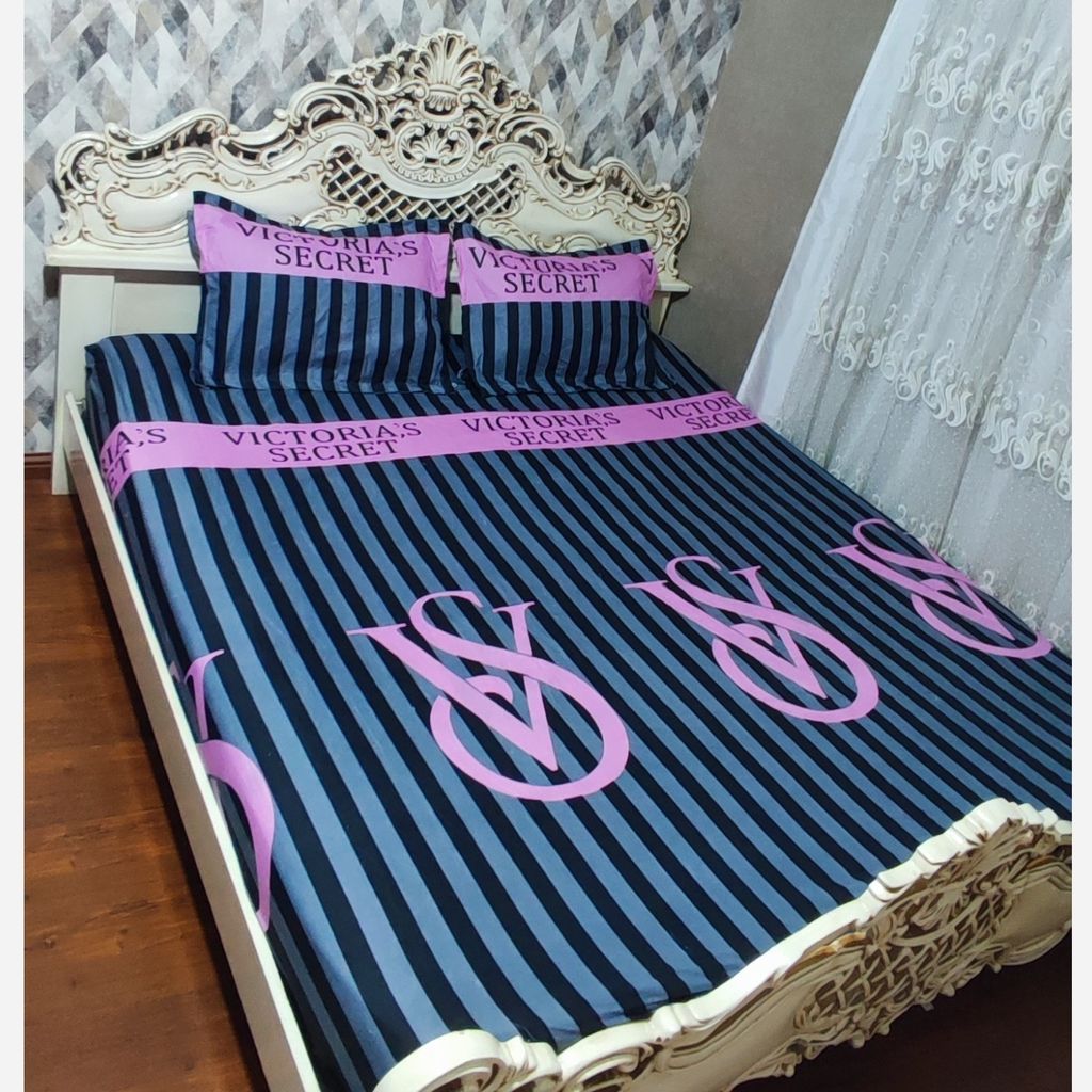 مشخصات ملحفه نیم ست روتختی تخت دونفره ویکتوریا سکرت طوسی صورتی