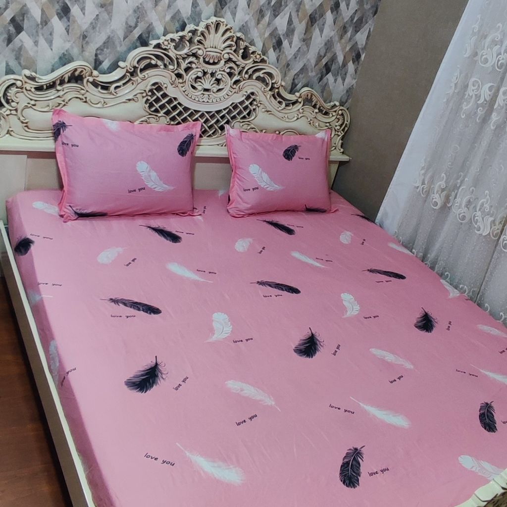 مشخصات روتختی تخت دونفره 3تکه پردار لاو زمینه صورتی