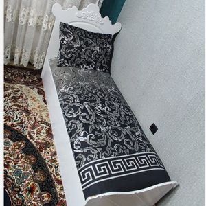 ملحفه دورکش تخت یکنفره طرح ورساچ طوسی