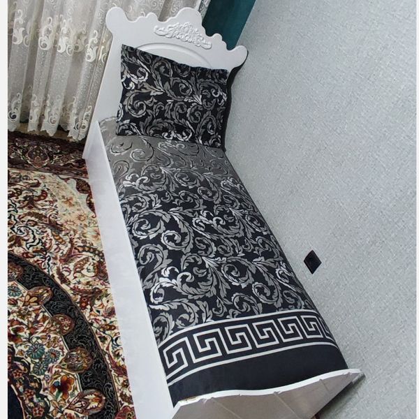 ملحفه دورکش تخت یکنفره طرح ورساچ طوسی