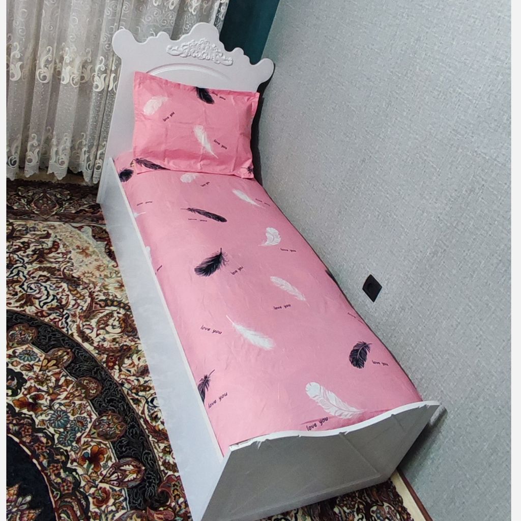 فروش اینترنتی ملحفه تخت دورتادورکشدوزی شده صورتی پردار لاو