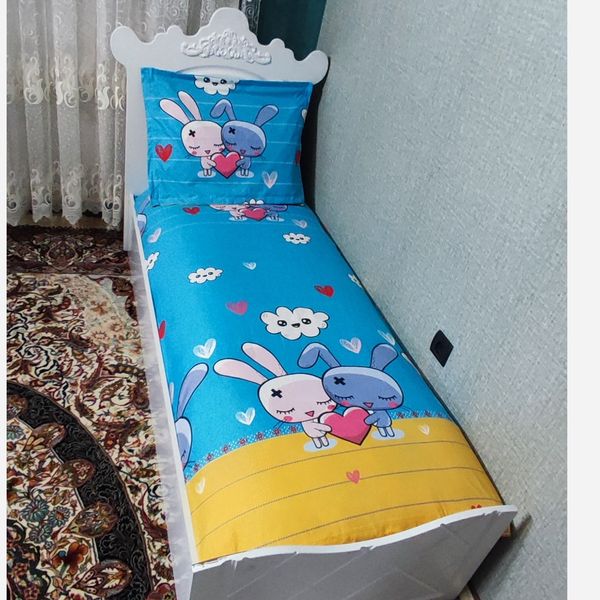 ملحفه کشدار تخت بکنفره همراه روبالشی عروسکی طرح خرگوش قلبی زمینه ابی طرح فانتزی 