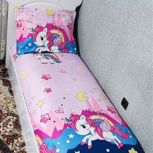 فروش اینترنتی سرویس نیم ست روتختی تخت یکنفره عروسکی فانتزی طرح اسب شاخ دار 