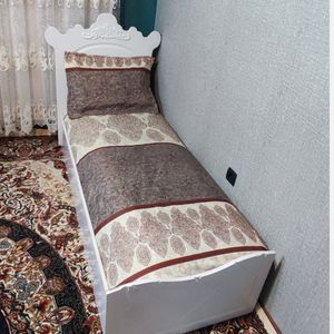 خرید آنلاین نیم ست روتختی دوتکه دورتادور کشدوزی همراه روبالش زمینه کرم 