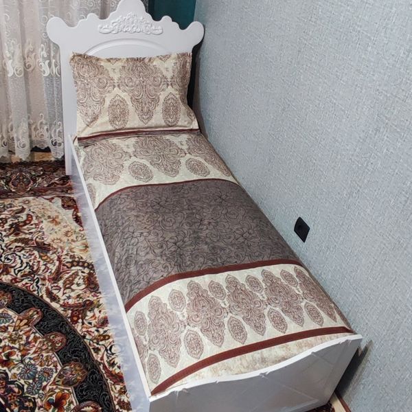 نیم ست روتختی دوتکه دورتادور کشدوزی همراه روبالش زمینه کرم