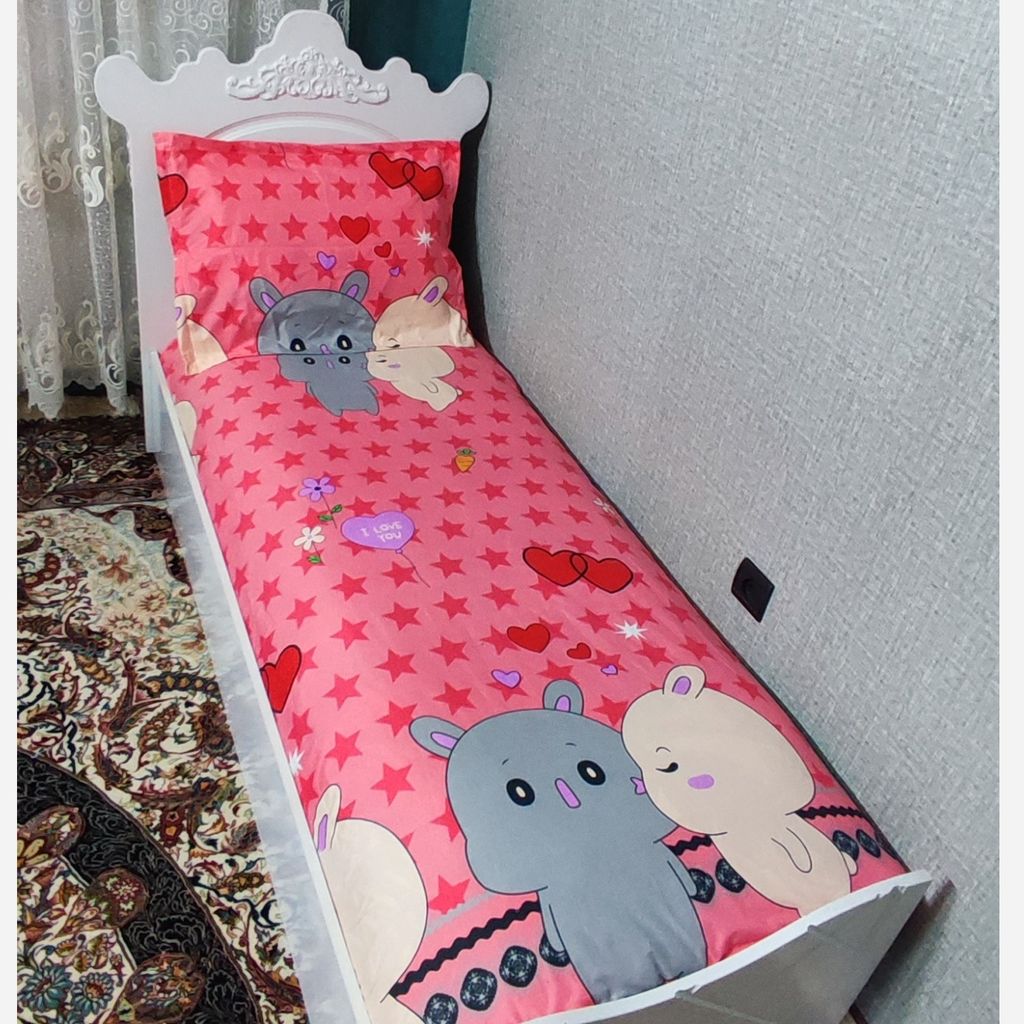 خرید اینترنتی ملحفه دورکش عروسکی فانتزی وروبالشی طرح فانتزی زمینه صورتی