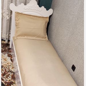 فروش اینترنتی سرویس روتختی ساده  دوتکه تخت یکنفره رنگ کرم نخودی 