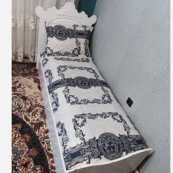 ملحفه کشدوزی شده  روتختی تشک تخت یک نفره طرح ورساچه سفید