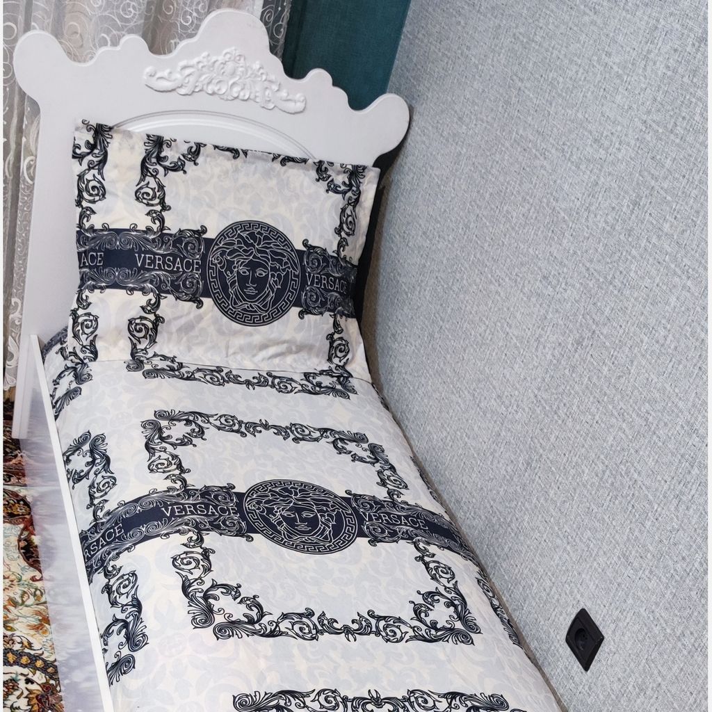 فروش اینترنتی ملحفه کشدوزی شده  روتختی تشک تخت یک نفره طرح ورساچه سفید 