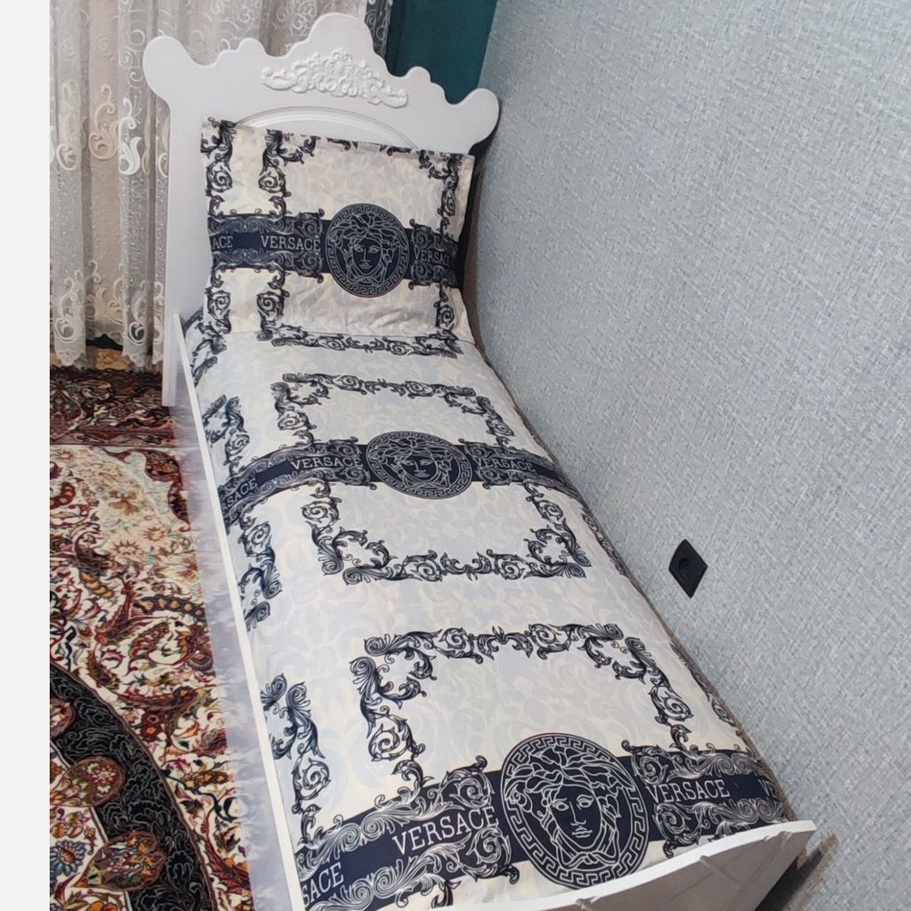 مشخصات ملحفه کشدوزی شده  روتختی تشک تخت یک نفره طرح ورساچه سفید 