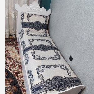 ملحفه کشدوزی شده  روتختی تشک تخت یک نفره طرح ورساچه سفید