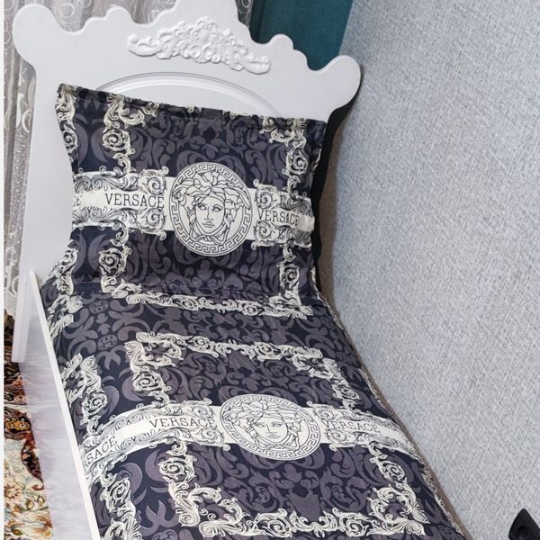 نیم ست دوتکه روتختی دورکش تخت یک نفره طرح ورساچه تیره