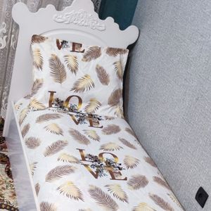 قیمت ارزان ملحفه دورکشدوزی شده تخت یک نفره طرح لاو شیری رنگ