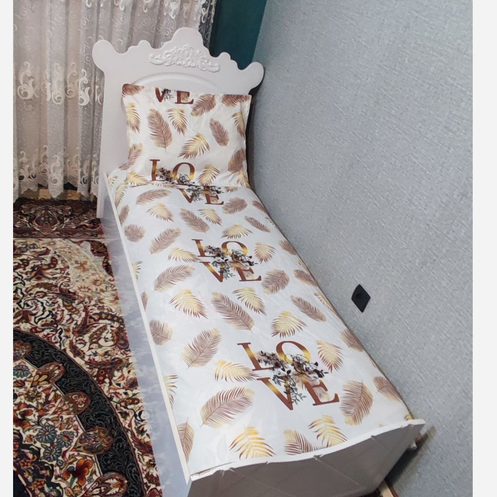 قیمت ملحفه دورکشدوزی شده تخت یک نفره طرح لاو شیری رنگ