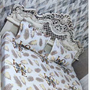 مشخصات روتختی دورکشدوزی شده دونفره طرح لاو