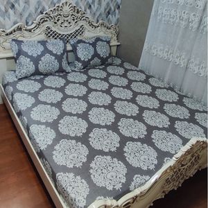 نیم ست ملحفه دور کشدوزی تخت دونفره وروبالش گلدار زمینه طوسی