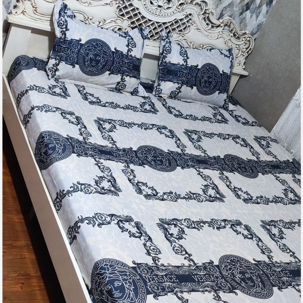 ملحفه کشدوزی تخت دونفره همراه با دوعدد روبالش ورساچ روشن