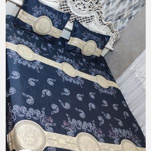 خرید انلاین کاورتشک تخت دونفره دورتادور کشدوزی هم راه روبالش طرح ورساچ مشکی طلایی 