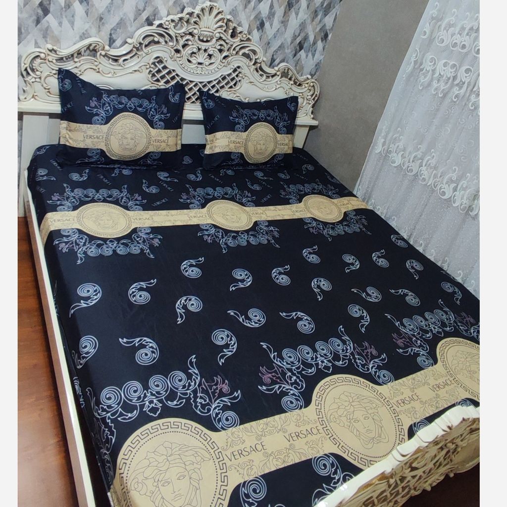 قیمت ارزان کاورتشک تخت دونفره دورتادور کشدوزی هم راه روبالش طرح ورساچ مشکی طلایی 