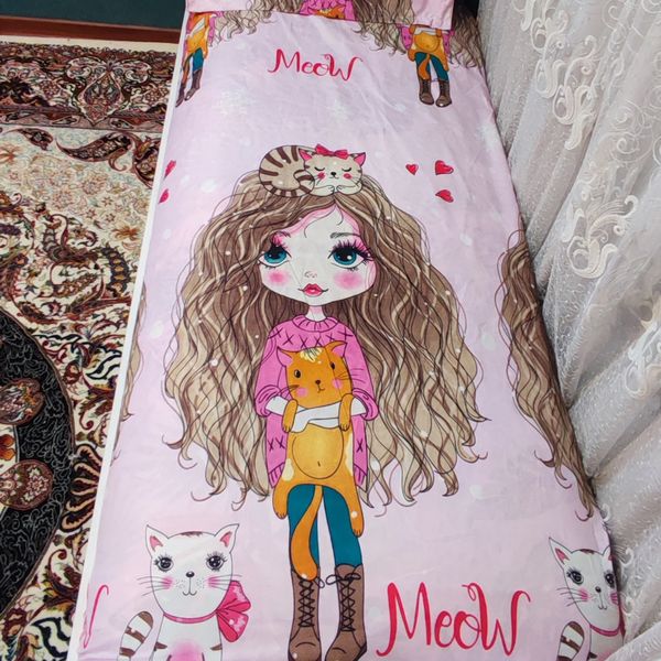 ملحفه دورتادور کشدوزی شده یک نفره طرح دختر موفرفری