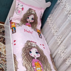 قیمت ارزان ملحفه دورتادور کشدوزی شده یک نفره طرح دختر موفرفری  