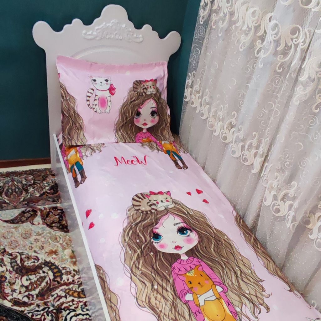 خرید اینترنتی ملحفه دورتادور کشدوزی شده یک نفره طرح دختر موفرفری  