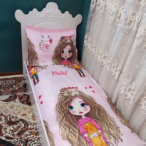 خرید اینترنتی ملحفه دورتادور کشدوزی شده یک نفره طرح دختر موفرفری  