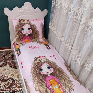 قیمت ارزان ملحفه دورتادور کشدوزی شده یک نفره طرح دختر موفرفری  