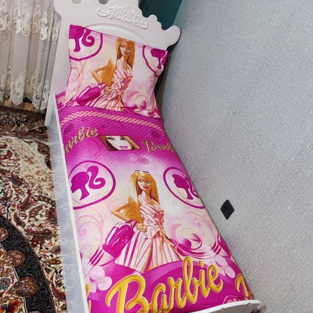 خرید اینترنتی ملحفه کشدار تخت یک نفره طرح دخترانه باربی صورتی ملافه تخت