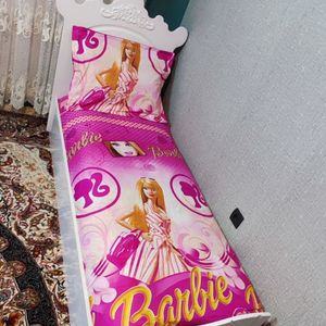 ملحفه کشدار تخت یک نفره طرح دخترانه باربی صورتی ملافه تخت