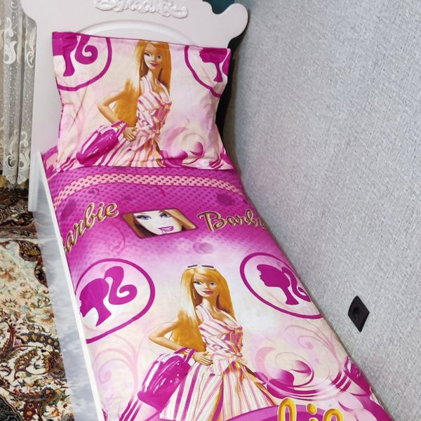 ملحفه کشدار تخت یک نفره طرح دخترانه باربی صورتی ملافه تخت