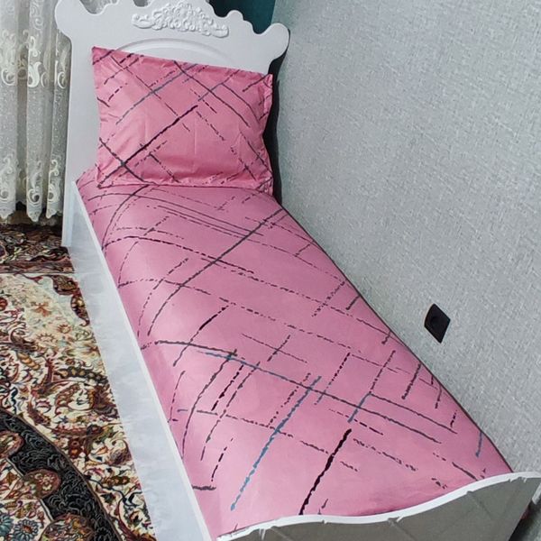ملحفه تشک تخت تک نفره خط دار زمینه صورتی