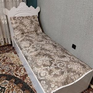 ملحفه تخت یک نفره دورکش و روبالش گلدار