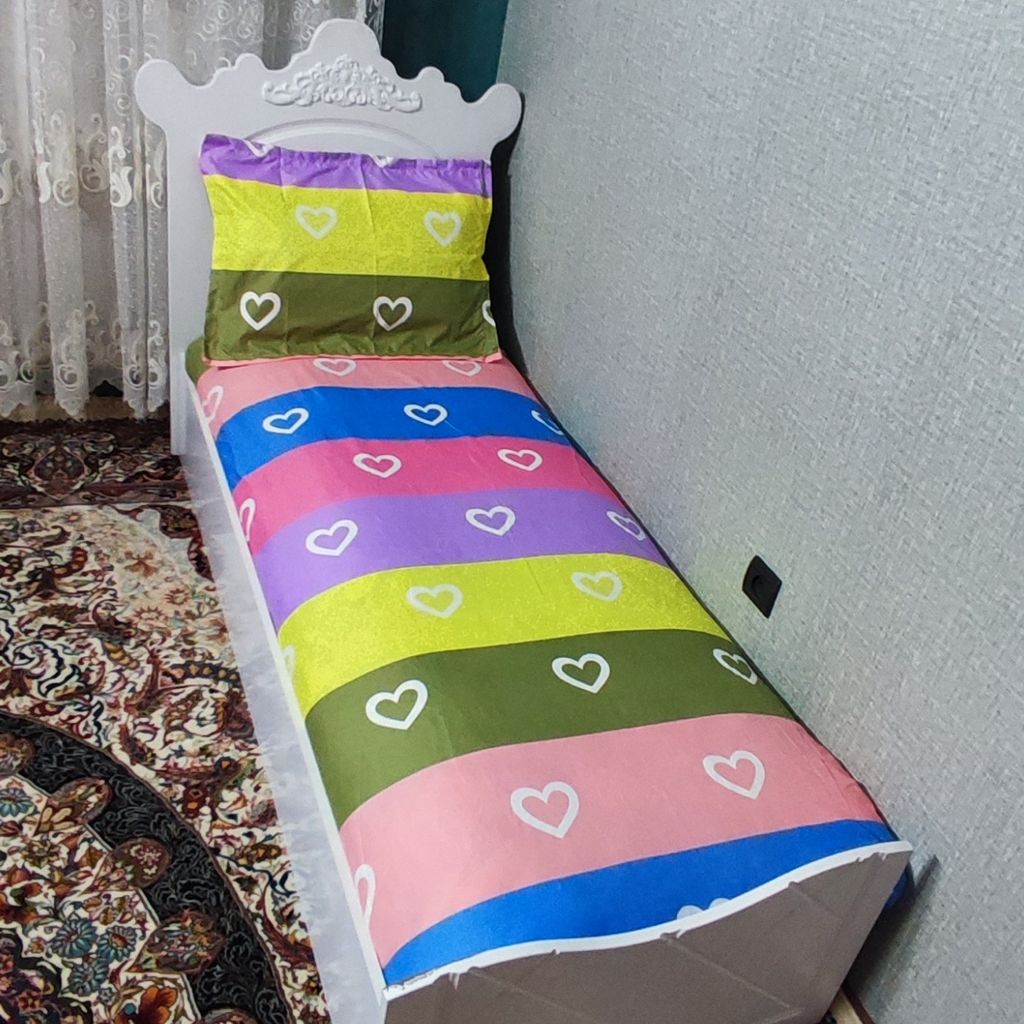 فروش اینترنتی ملحفه کشدار تشک تخت یکنفره همراه روبالش زیپدار طرح قلبی رنگی