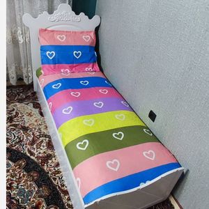 ملحفه کشدار تشک تخت یکنفره همراه روبالش زیپدار طرح قلبی رنگی