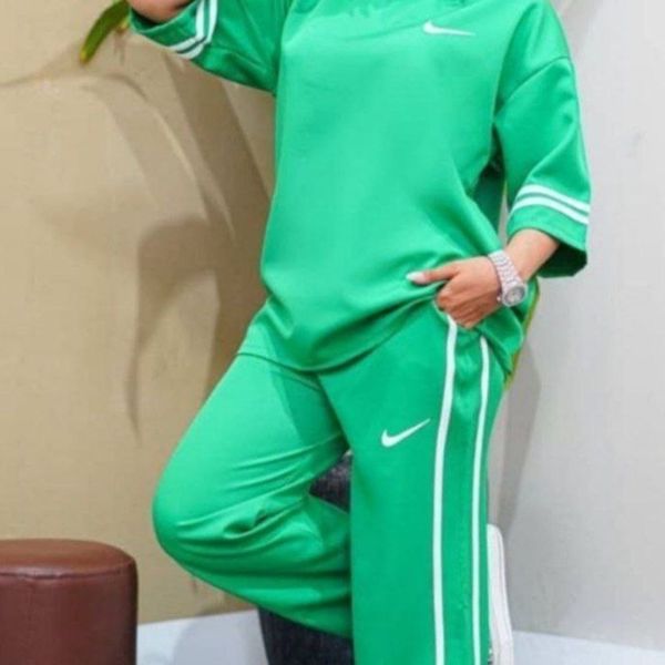 ست لش .تیشرت وشلوار نوار دوزی نایک