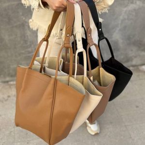 کیف دوشی زنانه و دخترانه چرمی مدل آیتایی پروانه