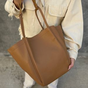 فروش اینترنتی کیف دوشی زنانه و دخترانه چرمی مدل آیتایی پروانه