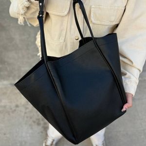 خرید آنلاین کیف دوشی زنانه و دخترانه چرمی مدل آیتایی پروانه