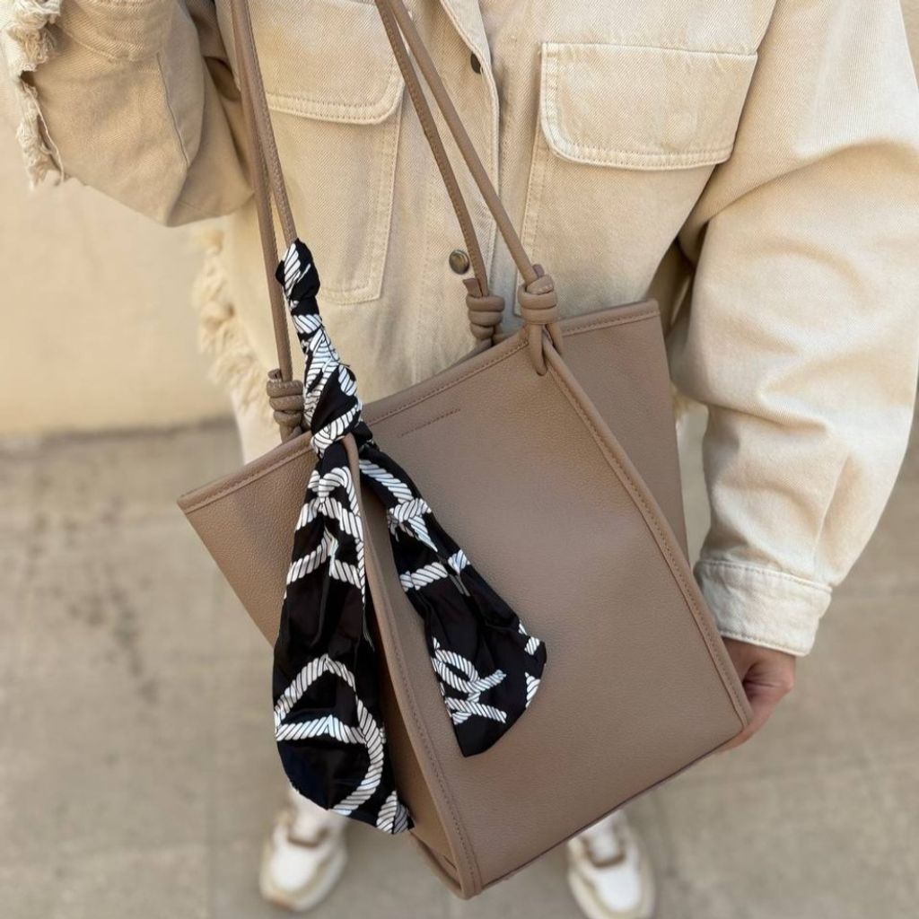 فروش اینترنتی کیف دوشی زنانه و دخترانه مدل آچین پروانه