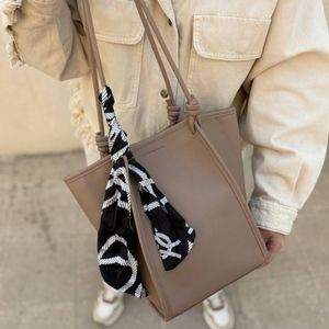 فروش اینترنتی کیف دوشی زنانه و دخترانه مدل آچین پروانه