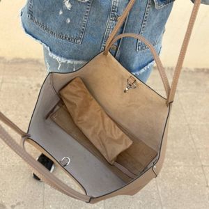 فروش اینترنتی کیف دوشی زنانه و دخترانه جادار مدل پالی پروانه